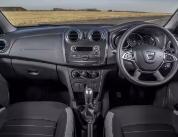 Торпедо Dacia Sandero Stepway [UK-spec] '2017–20