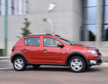 Dacia Sandero Stepway [UK-spec] '2013–16