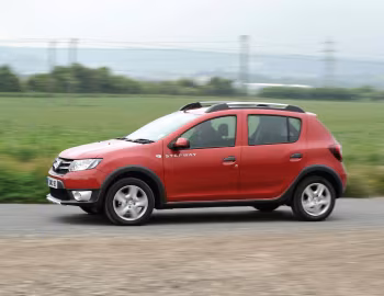 Dacia Sandero Stepway [UK-spec] '2013–16