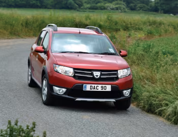 Dacia Sandero Stepway [UK-spec] '2013–16