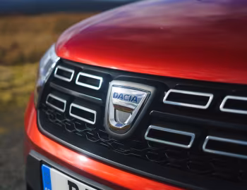 Логотип Dacia Sandero Stepway "Techroad" [UK-spec] '03.2019–03.2020