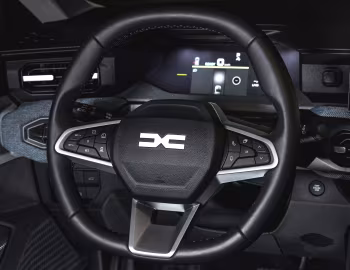 Інтер'єр Dacia Striker Hybrid [Worldwide] '2026
