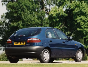 Daewoo Lanos 5-door [UK-spec] (T100) '1997–2000