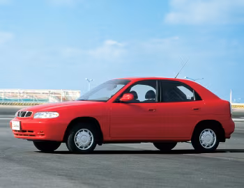 Daewoo Nubira Hatchback '1997–99