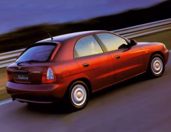 Daewoo Nubira Hatchback '1997–99
