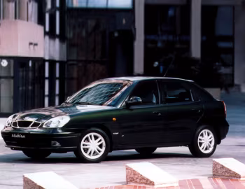 Daewoo Nubira Hatchback [Worldwide] '1999–2003