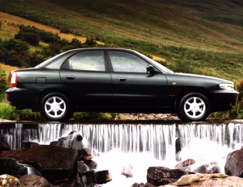 Daewoo Nubira Saloon [UK-spec] '1997–99