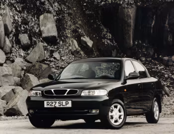 Daewoo Nubira Saloon [UK-spec] '1997–99