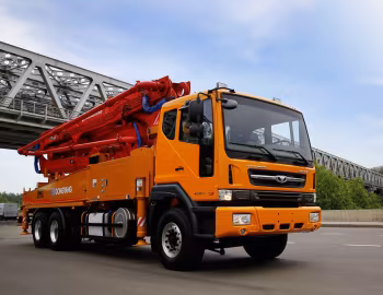 Tata Daewoo Novus SE 450 PS 6×4 with DongYang DMC43X-5RZ concrete pump '2015–????