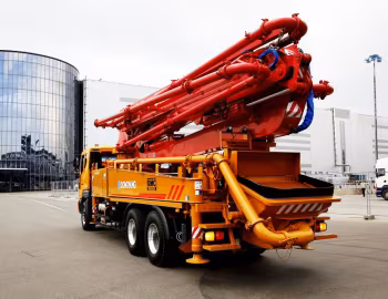Tata Daewoo Novus SE 450 PS 6×4 with DongYang DMC43X-5RZ concrete pump '2015–????