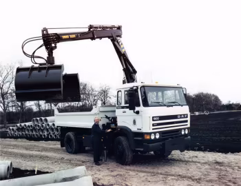 DAF FAV 1900 DNT Turbo three-way tipper with crane manipulator '1990–????
