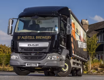 DAF LF 220 FA 4×2 Day Cab [UK-spec] '2015–16