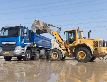DAF CF 480 8×4 FAD Meiller-Kipper, Volvo L90F