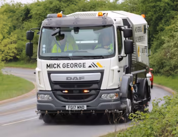 DAF LF 230 Schmidt Street King 660 sweeper [UK-spec] '2017