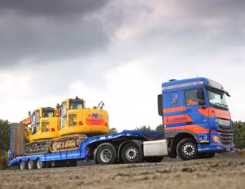 DAF XF 460 6×2 FTG Space Cab [UK-spec] '2013–pr.