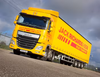 DAF XF 460 6×2 FTG Space Cab [UK-spec] '2013–pr.