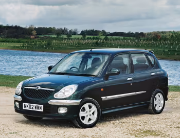 Daihatsu Sirion [UK-spec] (M101) '2001–04