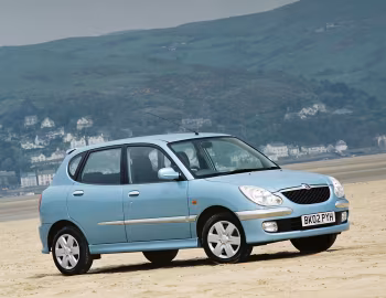 Daihatsu Sirion [UK-spec] (M101) '2001–04