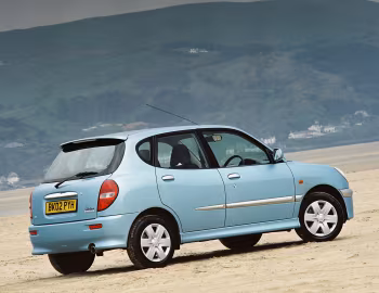 Daihatsu Sirion [UK-spec] (M101) '2001–04