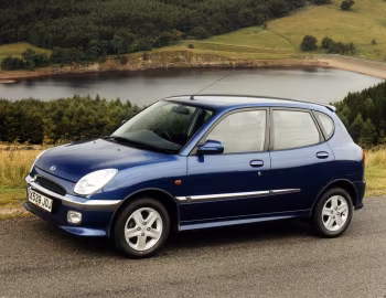 Daihatsu Sirion [UK-spec] (M100) '1998–2001