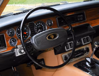 Panel frontal Daimler Sovereign Coupe (MkII) '1975–77