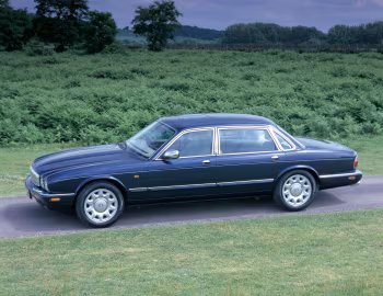 Daimler Super V8 [UK-spec] (X308) '1998–2003