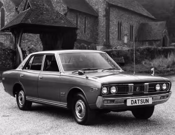 Datsun 260C Sedan [UK-spec] (230) '1971–75