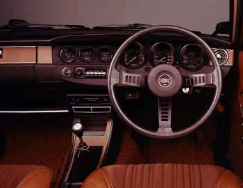 Торпедо Nissan Sunny 1400GX 4-door Sedan (B210) '05.1973–11.1977