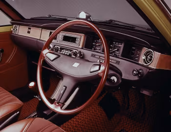 Торпедо Nissan Sunny 1200GL 4-door Sedan (B210) '05.1973–11.1977