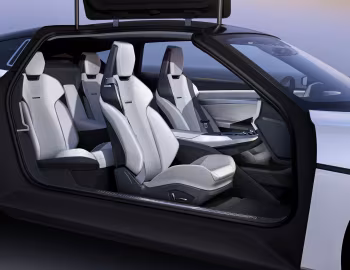 Interior DeLorean Alpha5 Prototype '2022