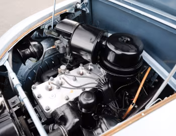 Bajo el capó 1935 DeSoto Airflow Coupe (SG)