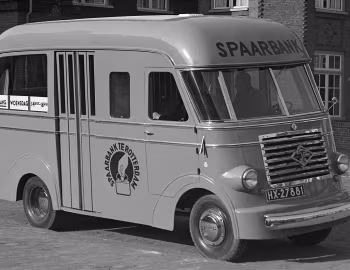 Diamond T Bus