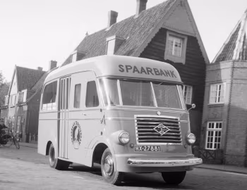 Diamond T Bus