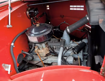 Под капотом Diamond T Model 201 Pickup '1938–49