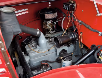 Под капотом Diamond T Model 201 Pickup '1938–49