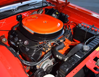 Под капотом 1970 Dodge Challenger R/T 426 Hemi (JS-23)