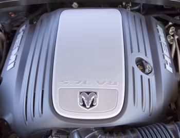 Sous la capuche 2009–10 Dodge Challenger R/T (LC) '07.2008–10.2010