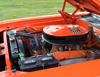 Bajo el capó 1970 Dodge Challenger R/T 440 Six Pack (JS-23)