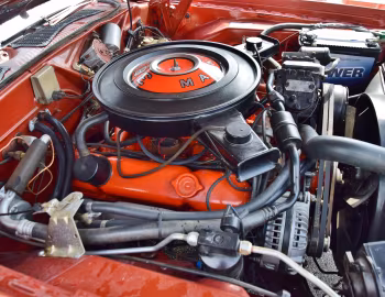 Bajo el capó 1970 Dodge Challenger R/T SE 383 Magnum (JS-29)