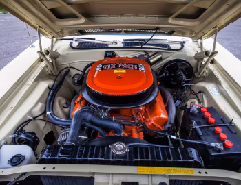 Под капотом 1970 Dodge Challenger R/T SE 440 Six Pack Formal Hardtop (JS-29)