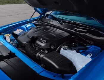 Под капотом 2015–23 Dodge Challenger SXT (LC) '2014–23