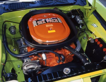 Bajo el capó 1970 Dodge Challenger T/A (JH23)