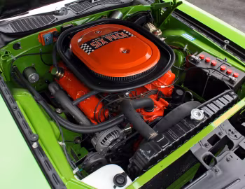 Под капотом 1971 Dodge Challenger T/A (Custom)