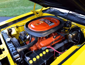 Под капотом 1970 Dodge Challenger T/A (JH23)