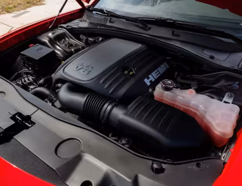 Под капотом 2015–16 Dodge Charger R/T Road & Track (LD) '2014–16