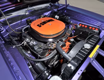 Под капотом 1971 Dodge Charger R/T Hemi with ramcharger hood option (WS 23)
