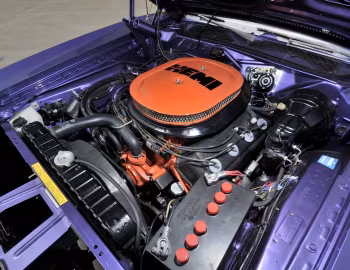 Под капотом 1971 Dodge Charger R/T Hemi with ramcharger hood option (WS 23)