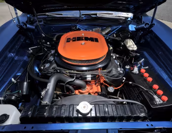 Под капотом 1971 Dodge Charger R/T Hemi with ramcharger hood option (WS 23)