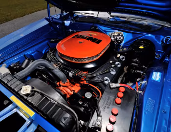 Под капотом 1971 Dodge Charger 500 Super Bee Hemi (WM 23)