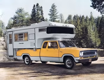 Dodge D200 Club Cab Sweptline Pickup Adventurer SE Camper Amerigo Cab-Over '1973